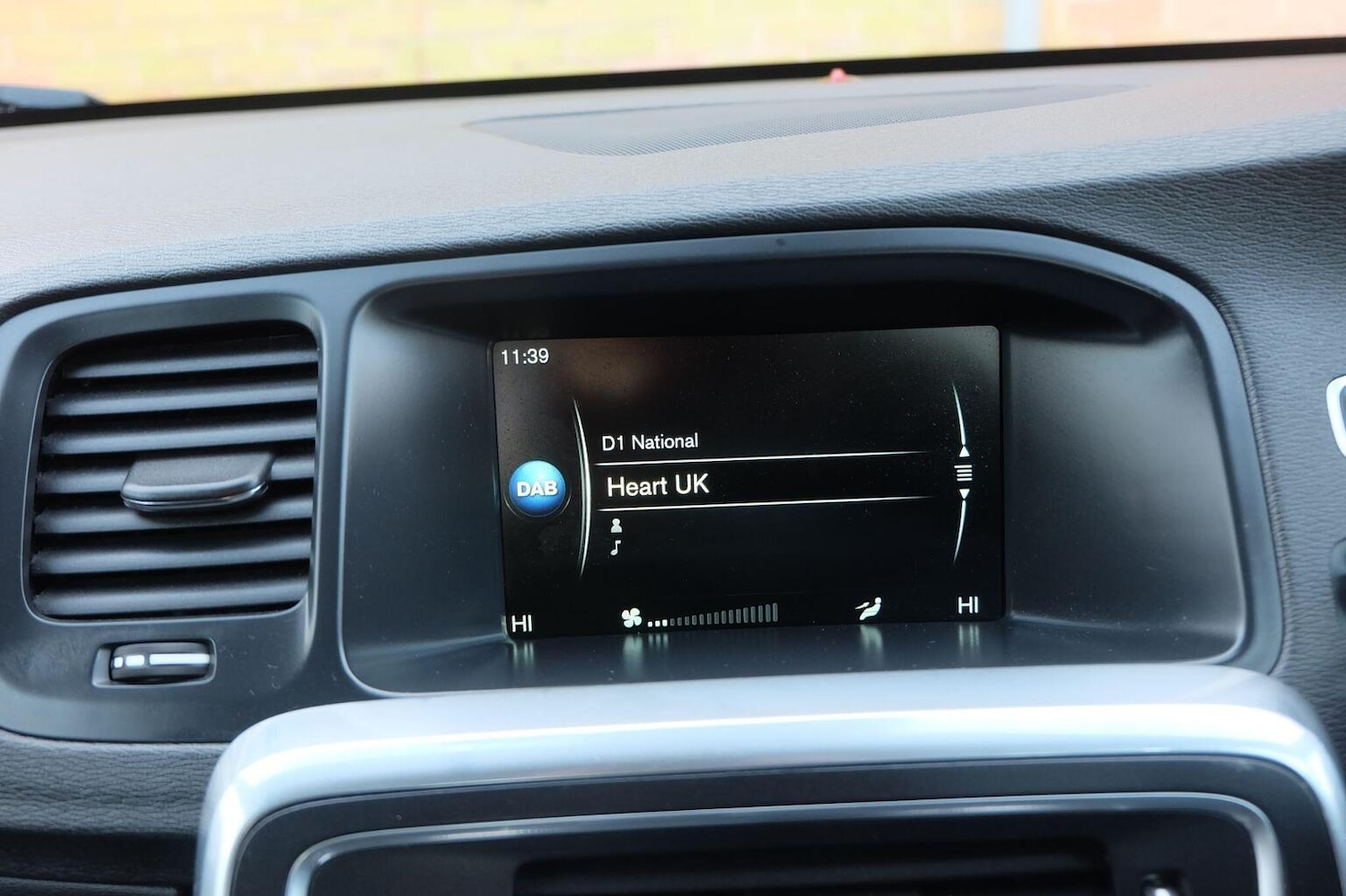 Used Volvo V60 2015 for sale - 77395185: Photo 17