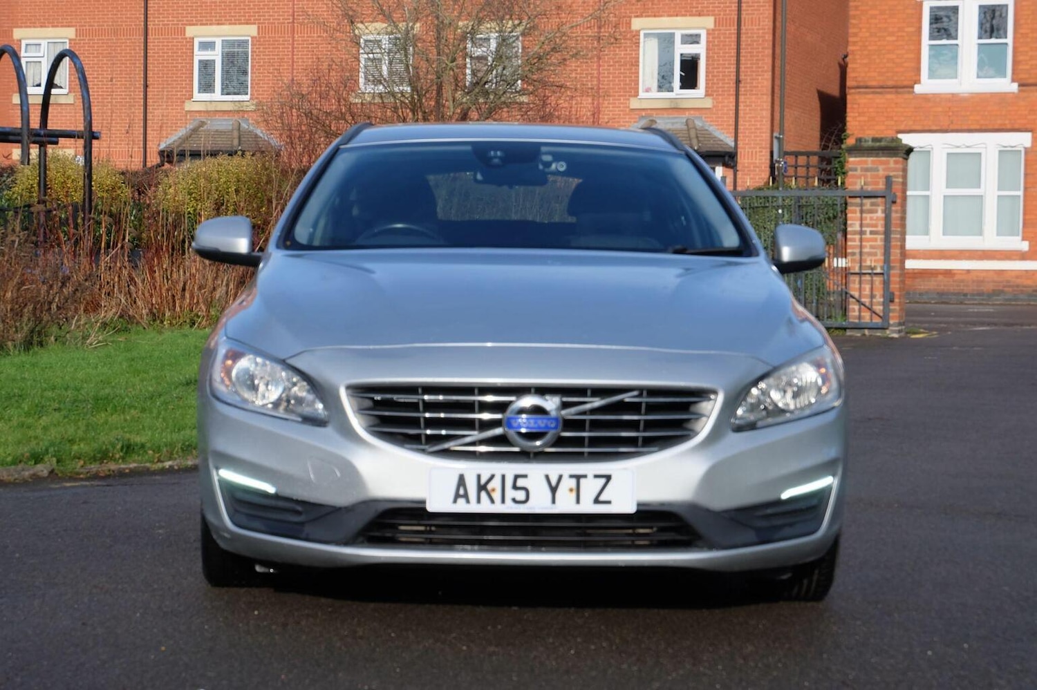 Used Volvo V60 2015 for sale - 77395185: Photo 2