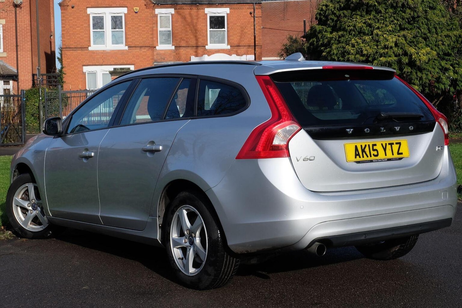 Used Volvo V60 2015 for sale - 77395185: Photo 4