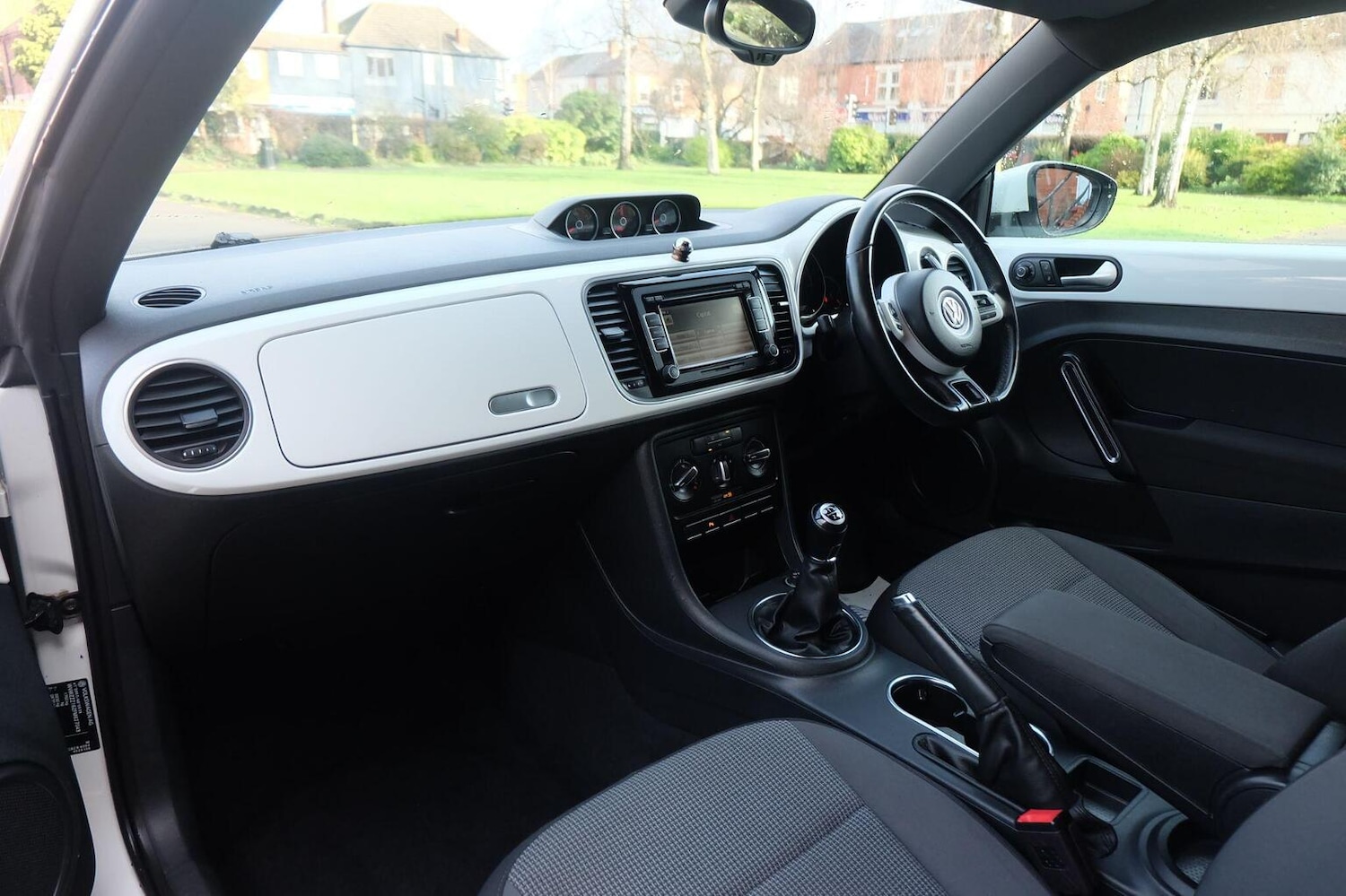 Used Volkswagen Beetle 2015 for sale - 77225140: Photo 12