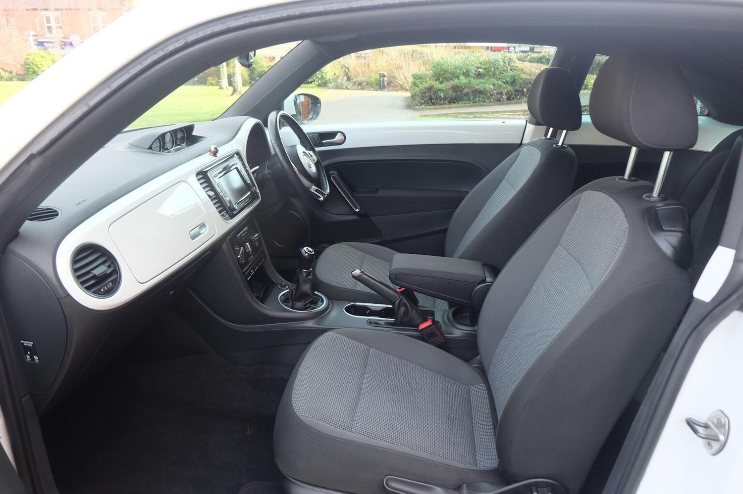 Used Volkswagen Beetle 2015 for sale - 77225140: Photo 13