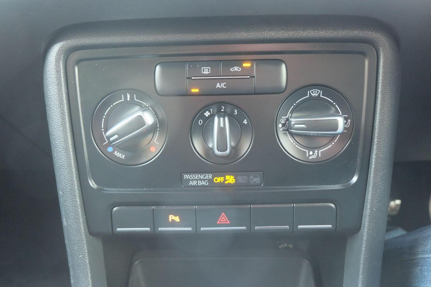 Used Volkswagen Beetle 2015 for sale - 77225140: Photo 17