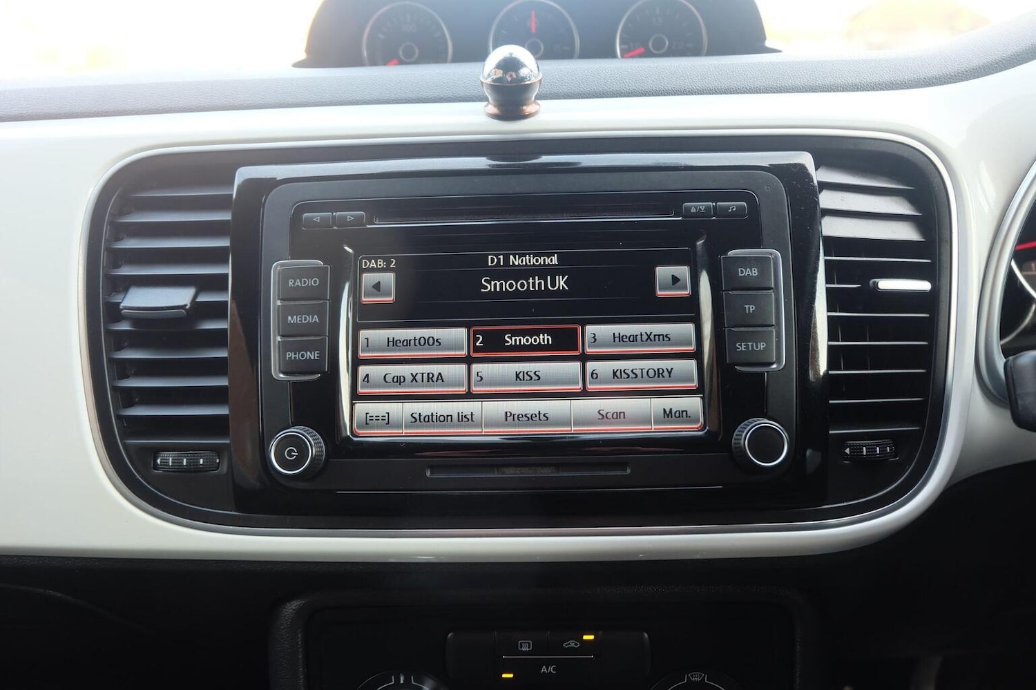 Used Volkswagen Beetle 2015 for sale - 77225140: Photo 18