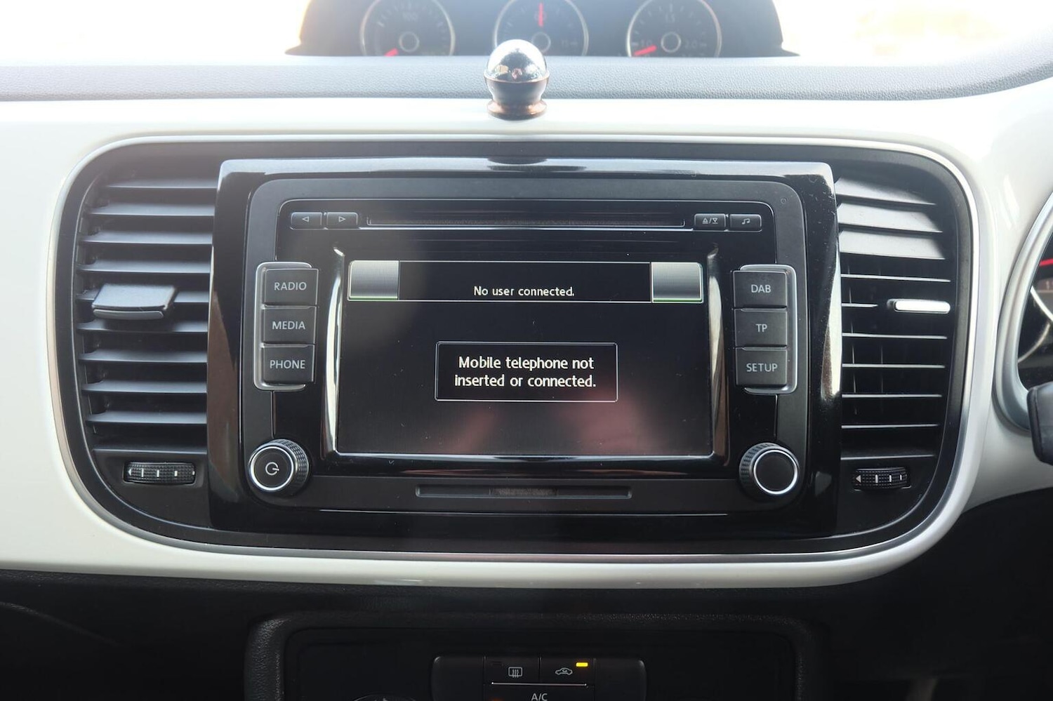 Used Volkswagen Beetle 2015 for sale - 77225140: Photo 19