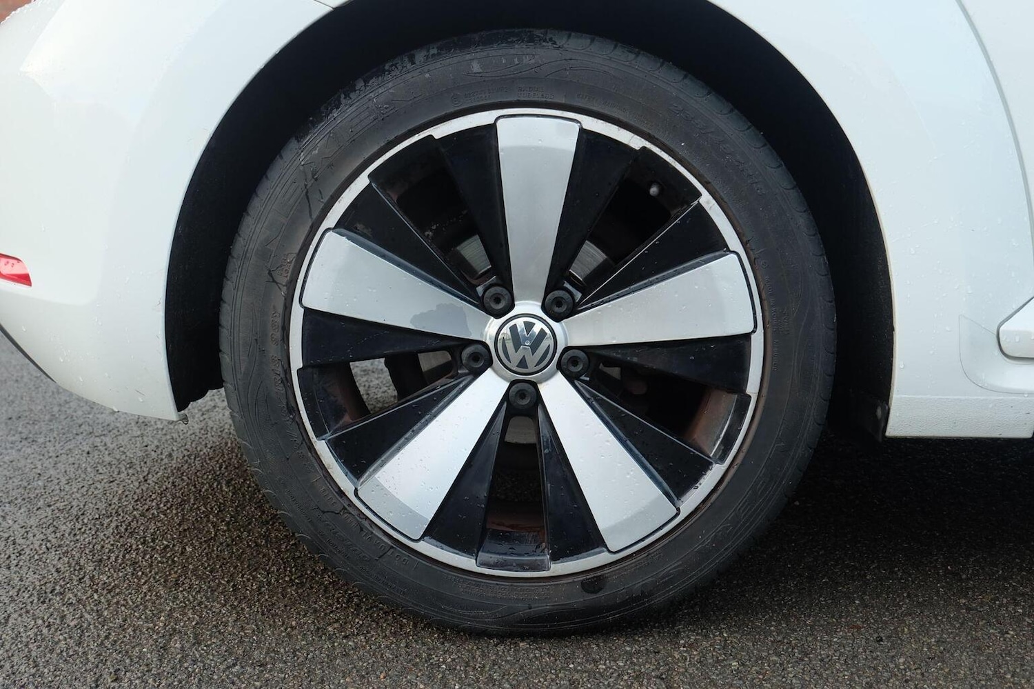 Used Volkswagen Beetle 2015 for sale - 77225140: Photo 8