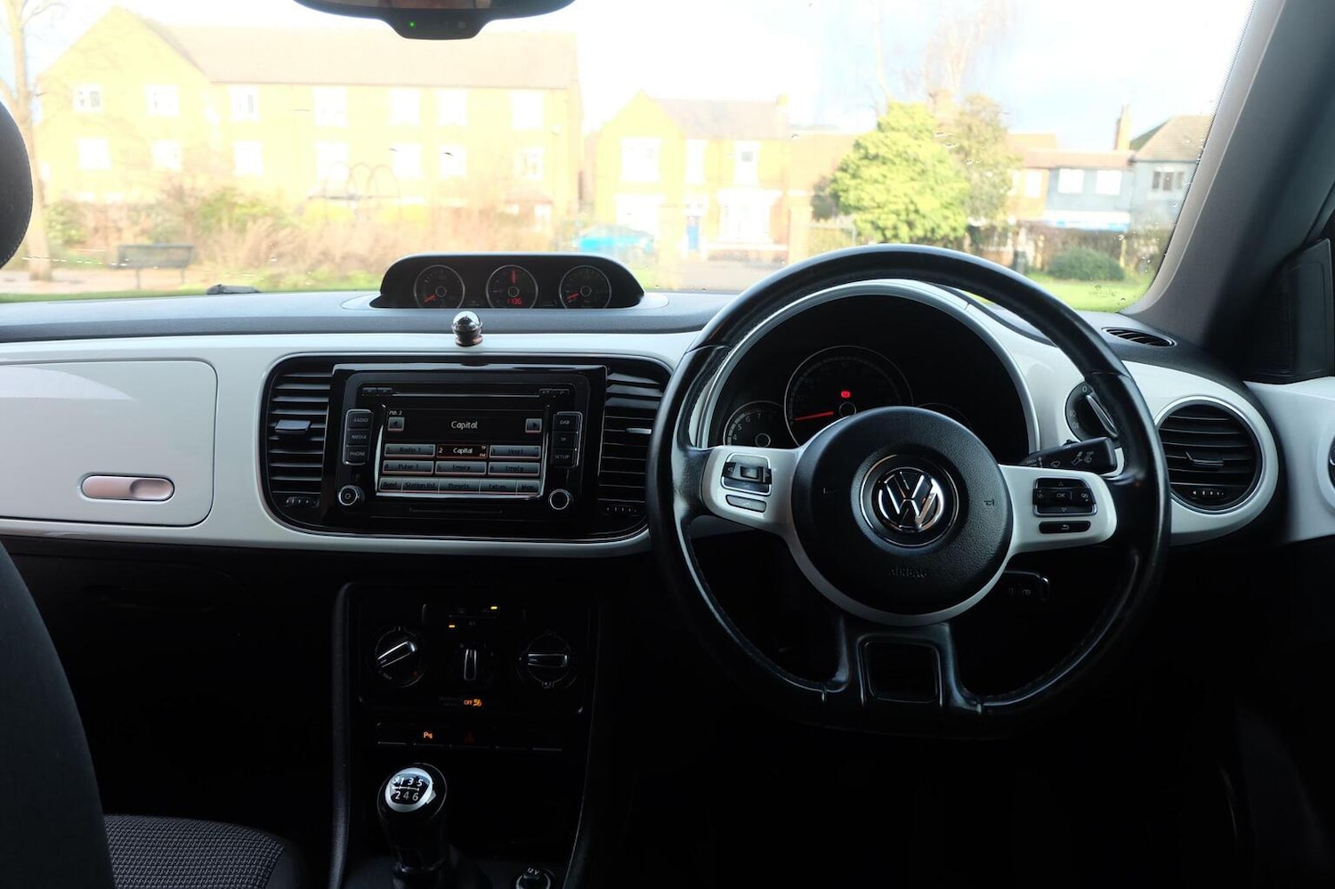Used Volkswagen Beetle 2015 for sale - 77225140: Photo 9