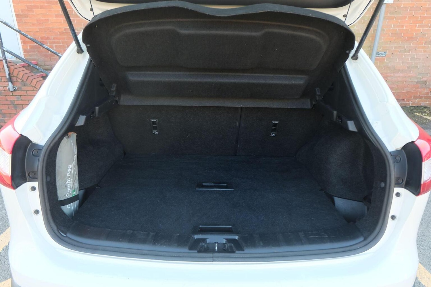 Used Nissan Qashqai 2016 for sale - 77953902: Photo 15