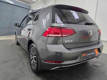 Used Volkswagen Golf 2018 for sale - 77369599: Photo