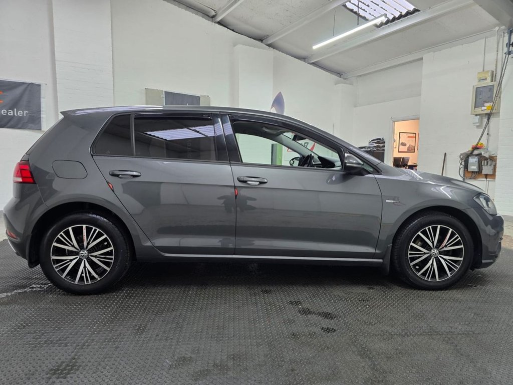 Used Volkswagen Golf 2018 for sale - 77369599: Photo 7