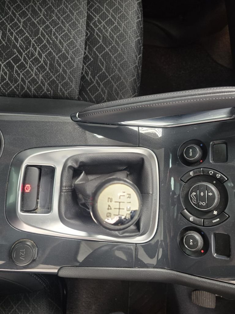 Used Peugeot 3008 2015 for sale - 77920225: Photo 36