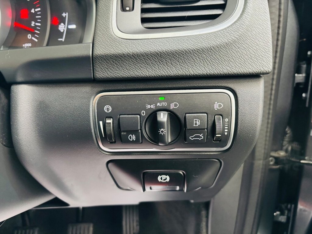 Used Volvo V60 2017 for sale - 76797795: Photo 17