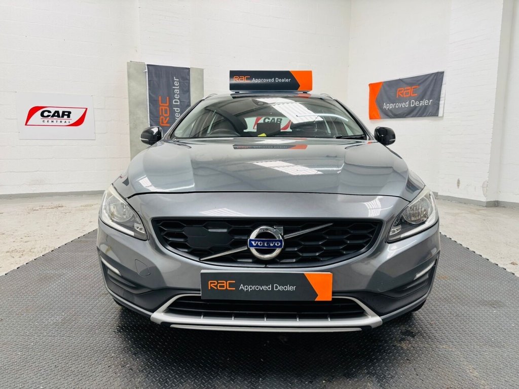 Used Volvo V60 2017 for sale - 76797795: Photo 2