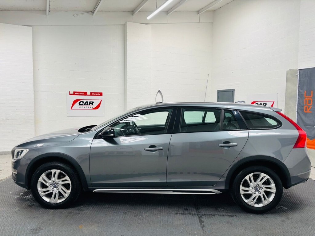 Used Volvo V60 2017 for sale - 76797795: Photo 3