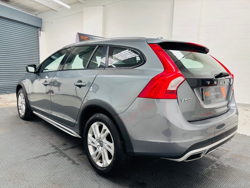 Used Volvo V60 2017 for sale - 76797795: Photo 4