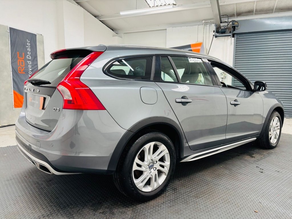Used Volvo V60 2017 for sale - 76797795: Photo 6
