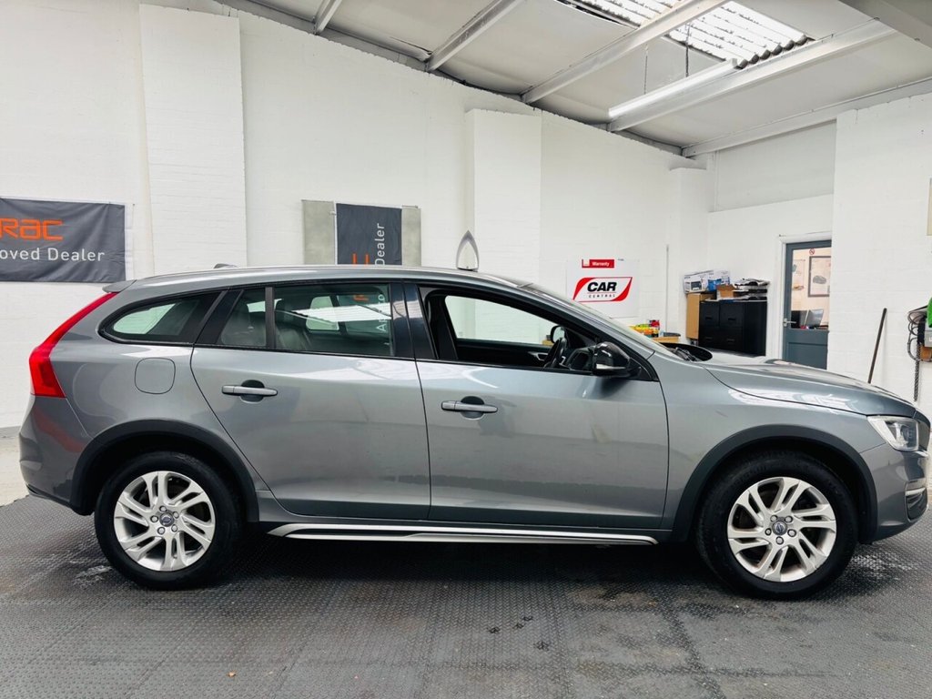 Used Volvo V60 2017 for sale - 76797795: Photo 7