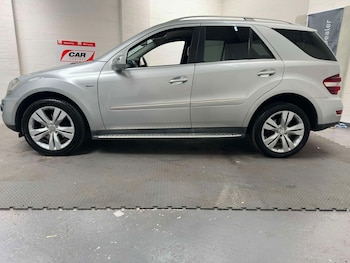 Used Mercedes-Benz M Class 2010 for sale - 79545235: Photo
