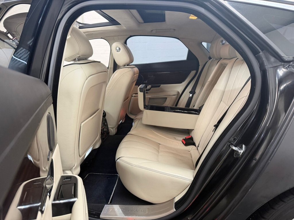 Used Jaguar XJ 2012 for sale - 76934458: Photo 32