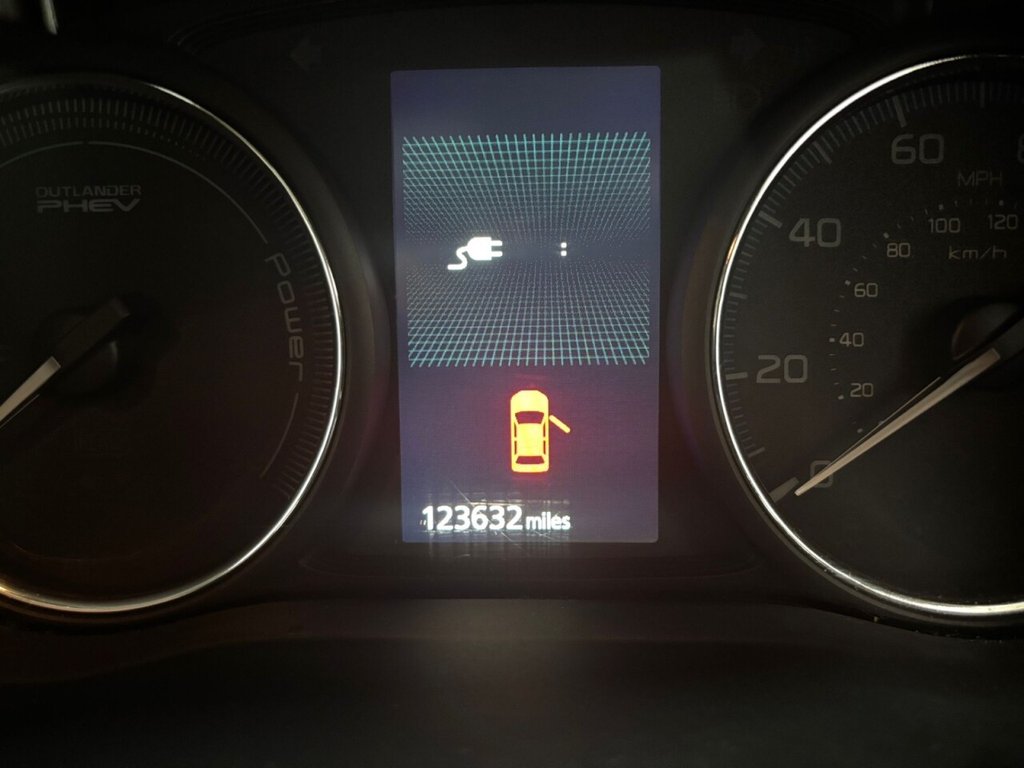 Used Mitsubishi Outlander 2015 for sale - 76546832: Photo 17