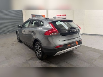 Used Volvo V40 2017 for sale - 79607399: Photo
