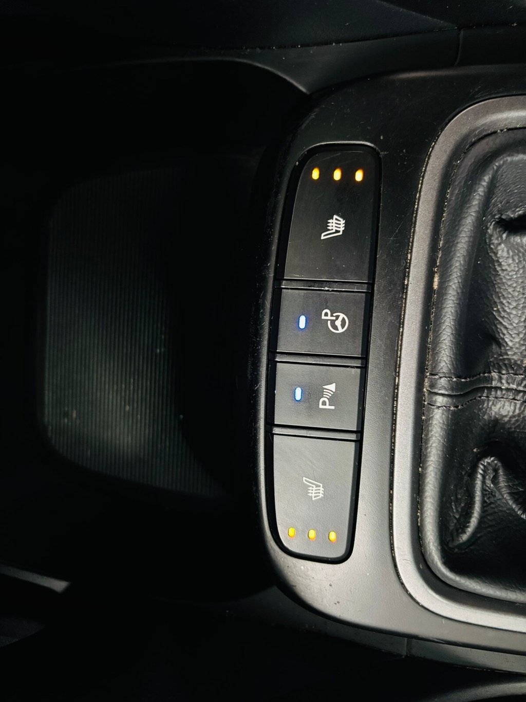 Used Hyundai Santa Fe 2014 for sale - 76520512: Photo 19