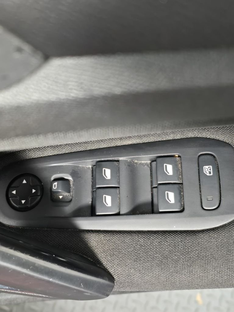 Used Peugeot 308 2015 for sale - 77891019: Photo 16