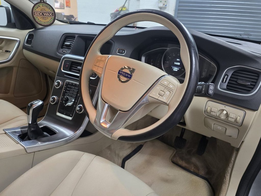 Used Volvo V60 2015 for sale - 77850387: Photo 10