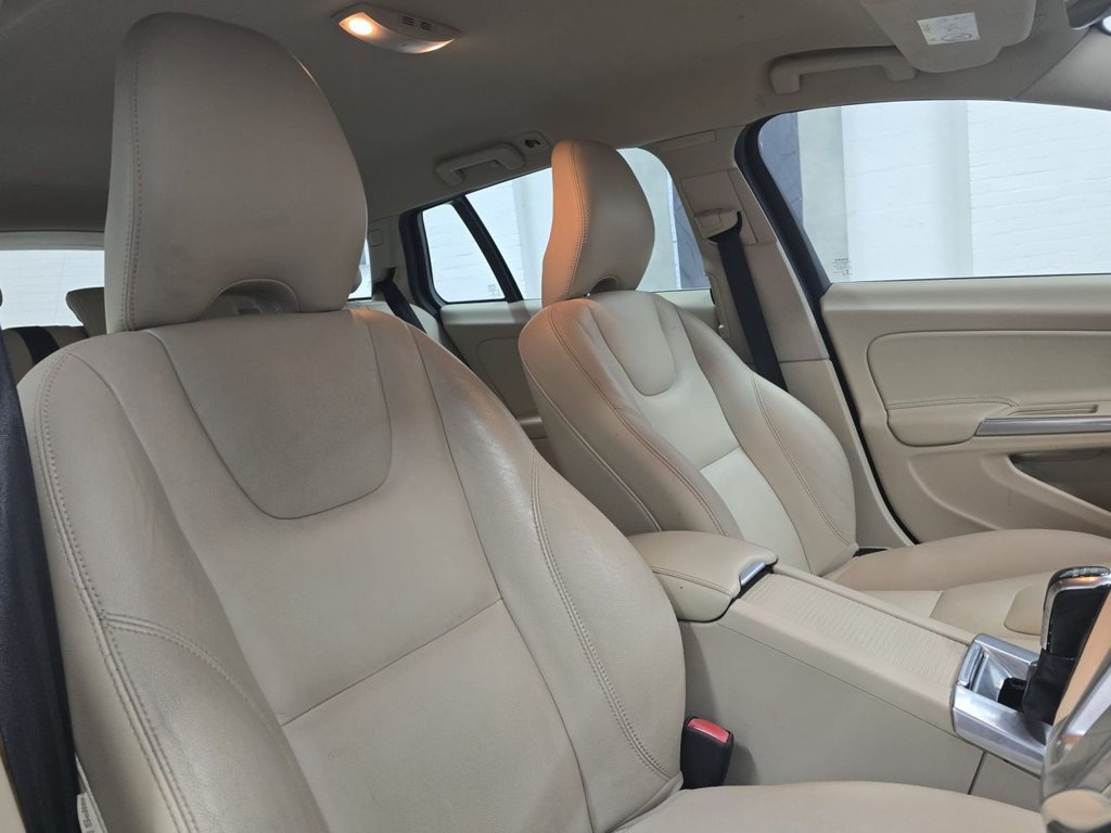 Used Volvo V60 2015 for sale - 77850387: Photo 12