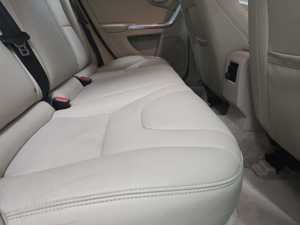 Used Volvo V60 2015 for sale - 77850387: Photo 15