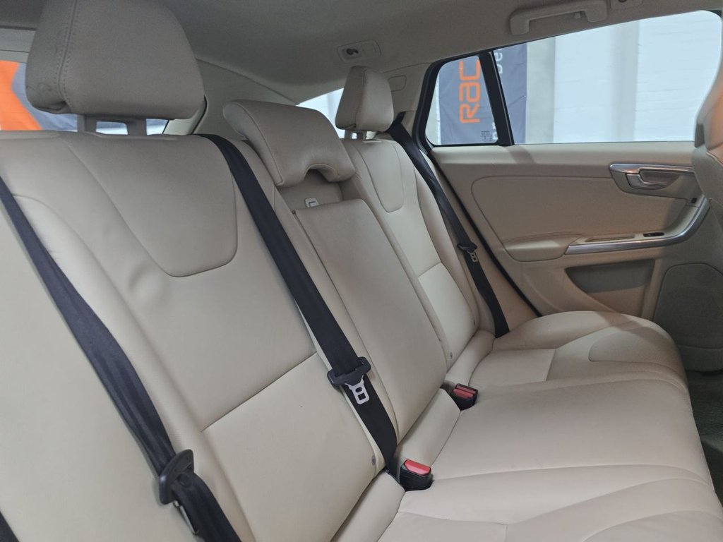 Used Volvo V60 2015 for sale - 77850387: Photo 16