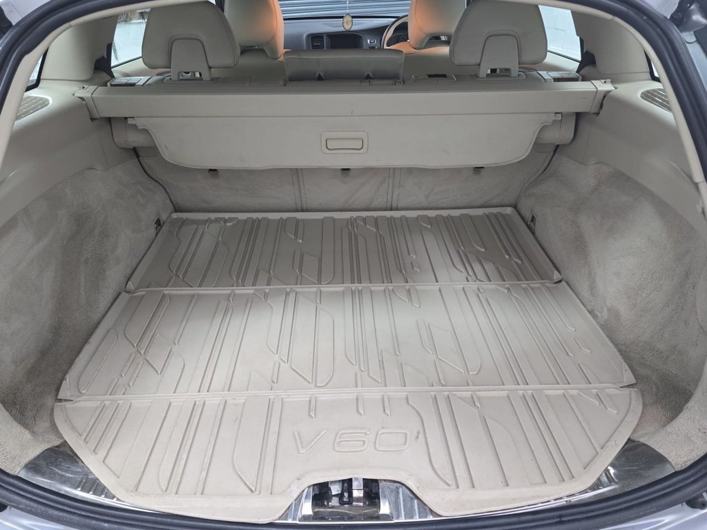 Used Volvo V60 2015 for sale - 77850387: Photo 17