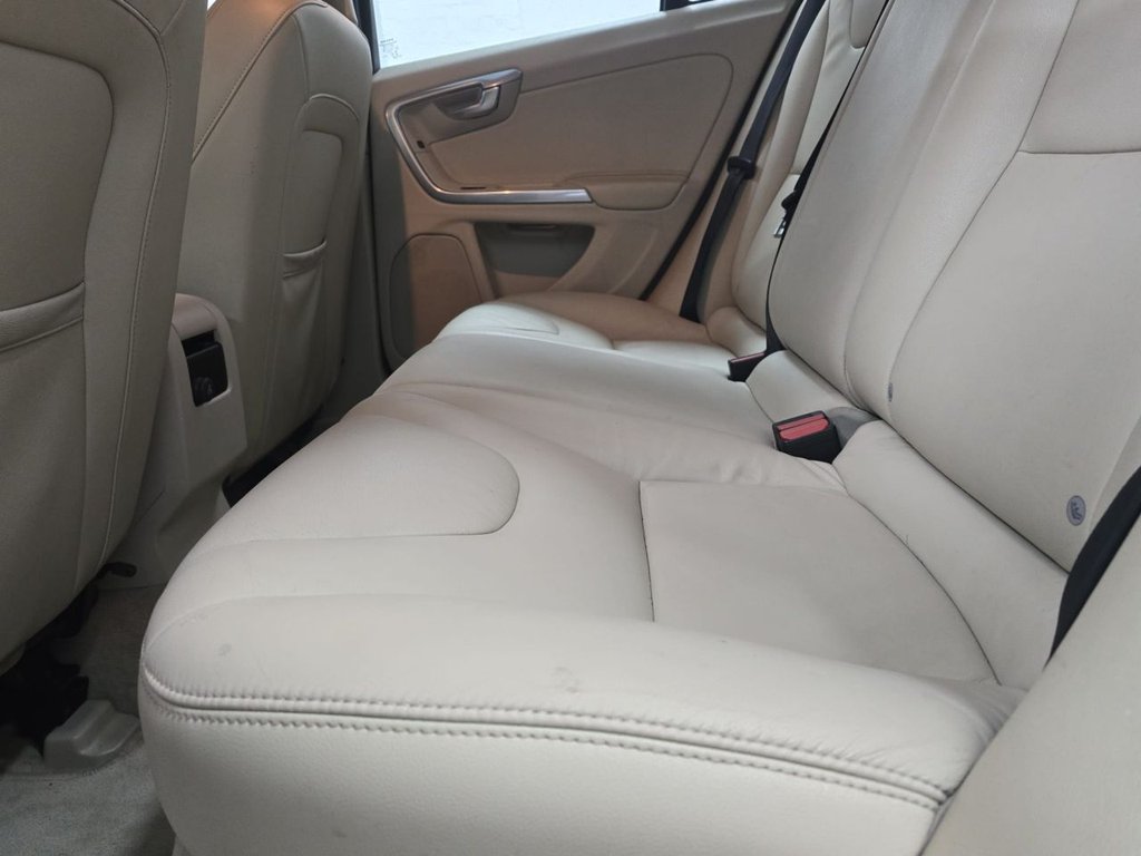 Used Volvo V60 2015 for sale - 77850387: Photo 19