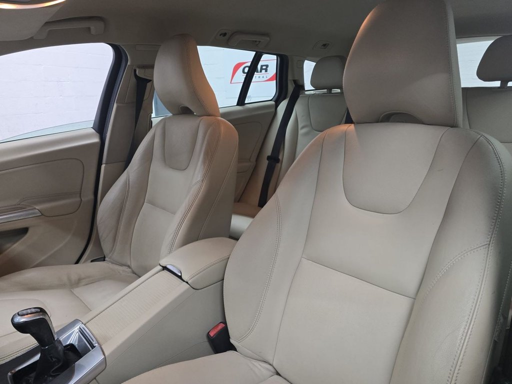 Used Volvo V60 2015 for sale - 77850387: Photo 21