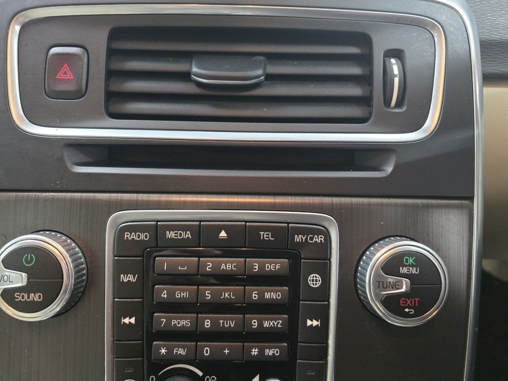 Used Volvo V60 2015 for sale - 77850387: Photo 25