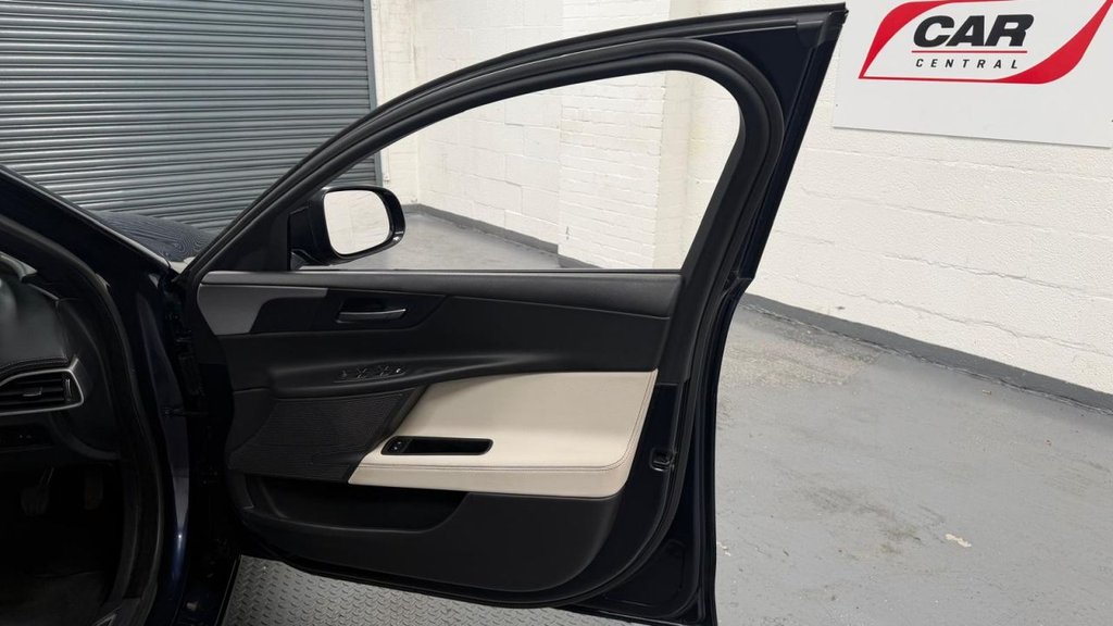 Used Jaguar XE 2017 for sale - 78096879: Photo 11