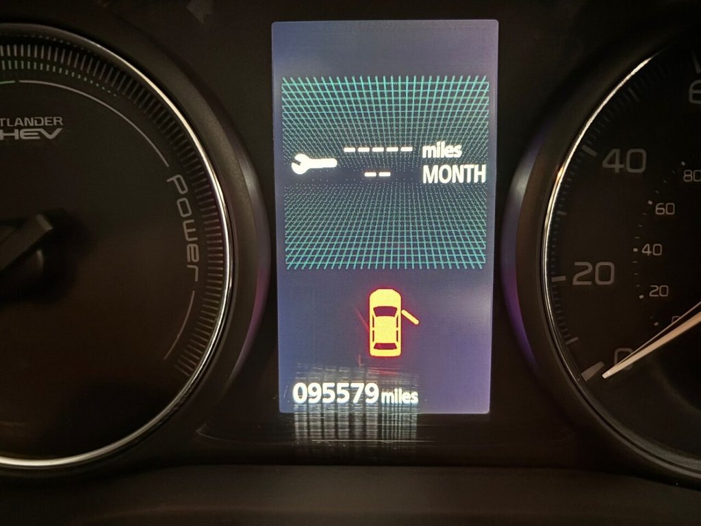 Used Mitsubishi Outlander 2015 for sale - 76617906: Photo 11