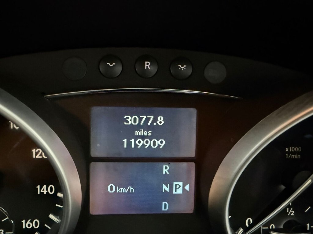 Used Mercedes-Benz R Class 2011 for sale - 77161561: Photo 17