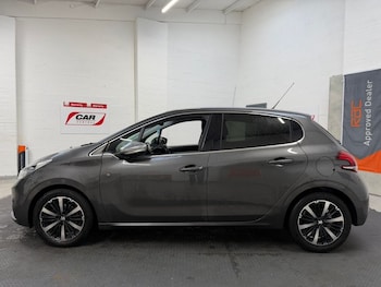 Used Peugeot 208 2018 for sale - 76751126: Photo