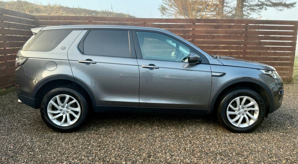 Used Land Rover Discovery Sport 2017 for sale - 77038233: Photo 2