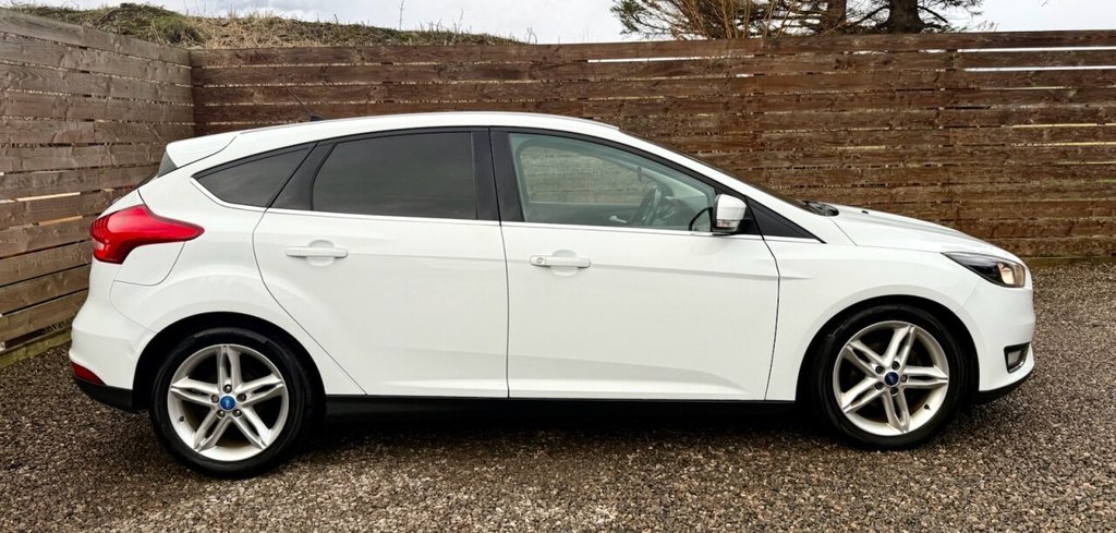 Used Ford Focus 2015 for sale - 77408095: Photo 2