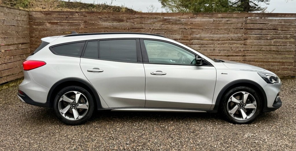 Used Ford Focus 2020 for sale - 76481622: Photo 2