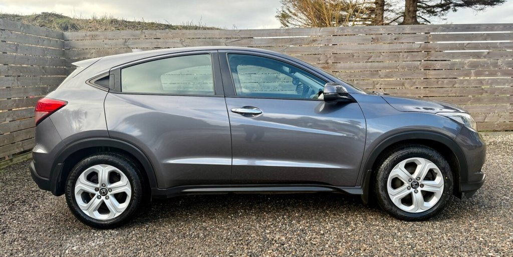 Used Honda HR-V 2015 for sale - 77499430: Photo 2