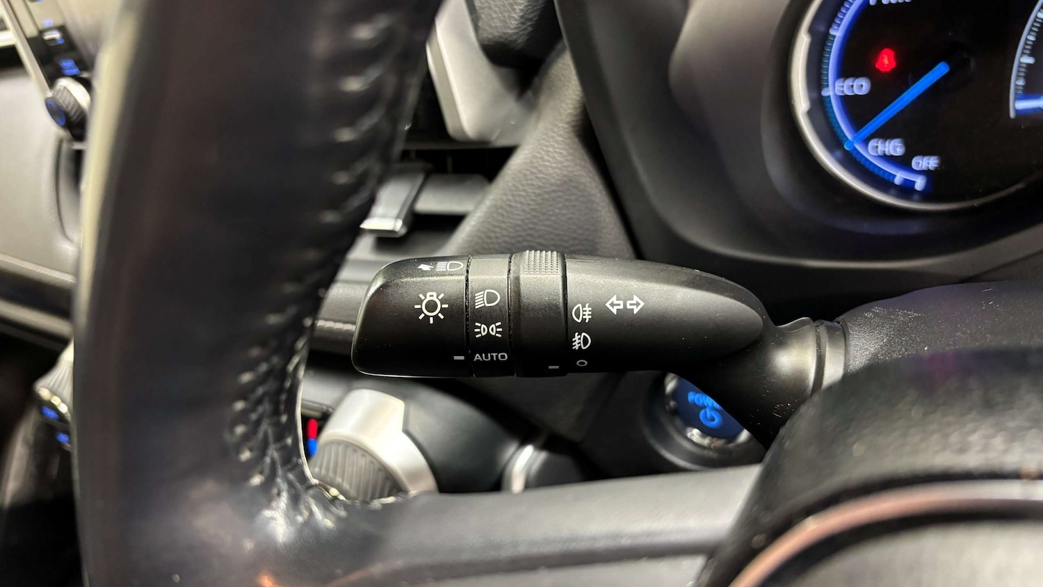 Used Toyota RAV4 2019 for sale - 77635033: Photo 25