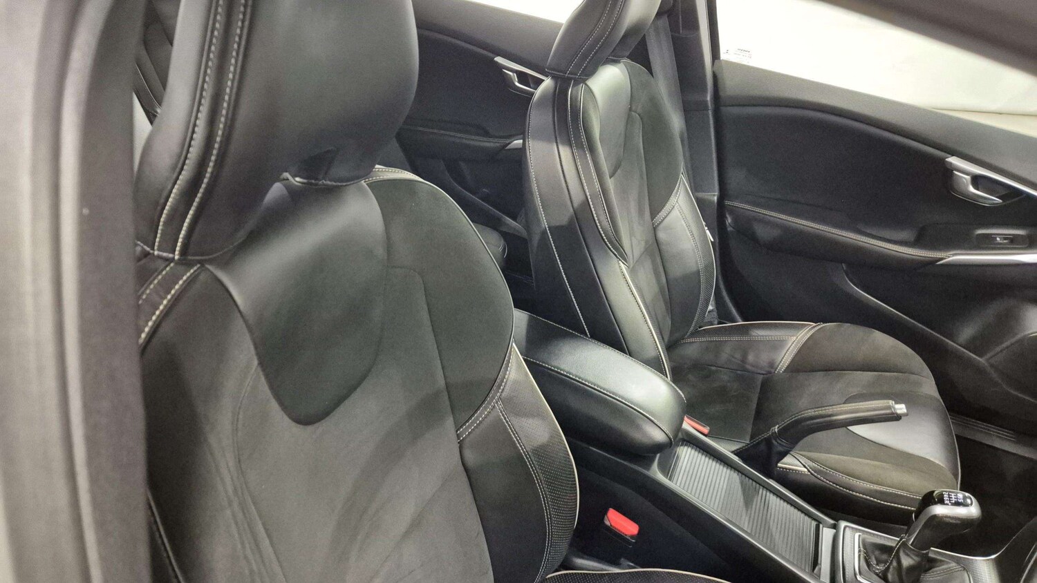 Used Volvo V40 2017 for sale - 75592287: Photo 14