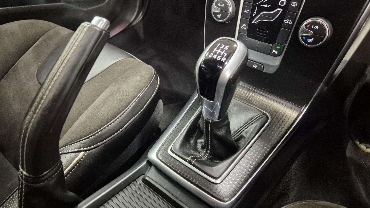 Used Volvo V40 2017 for sale - 75592287: Photo 27