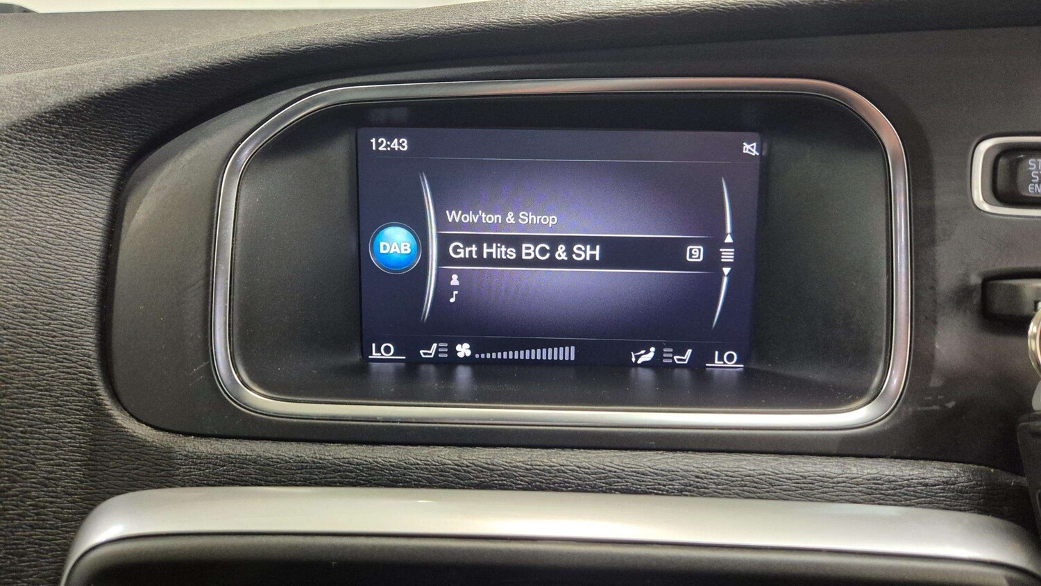 Used Volvo V40 2017 for sale - 75592287: Photo 29