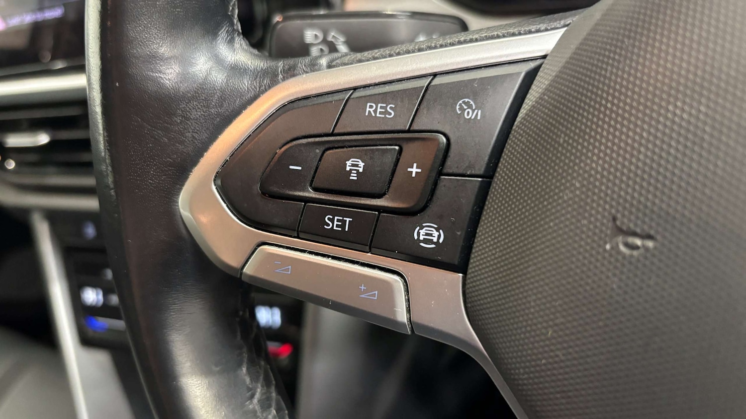 Used Volkswagen T-Roc 2022 for sale - 76705170: Photo 25