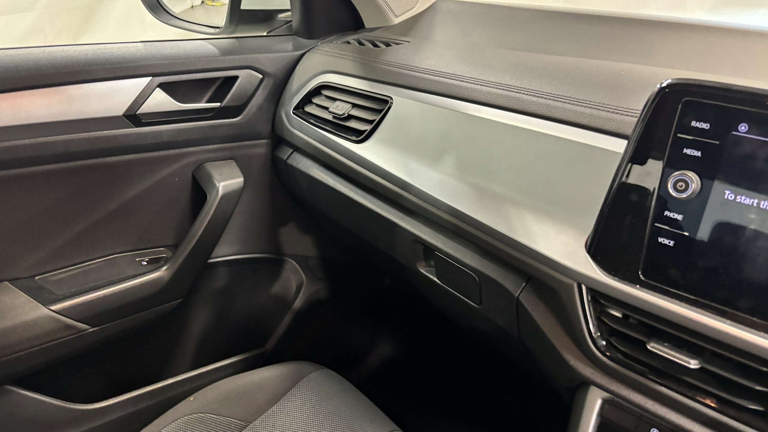 Used Volkswagen T-Roc 2022 for sale - 76705170: Photo 32