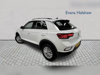 Used Volkswagen T-Roc 2022 for sale - 76705170: Photo