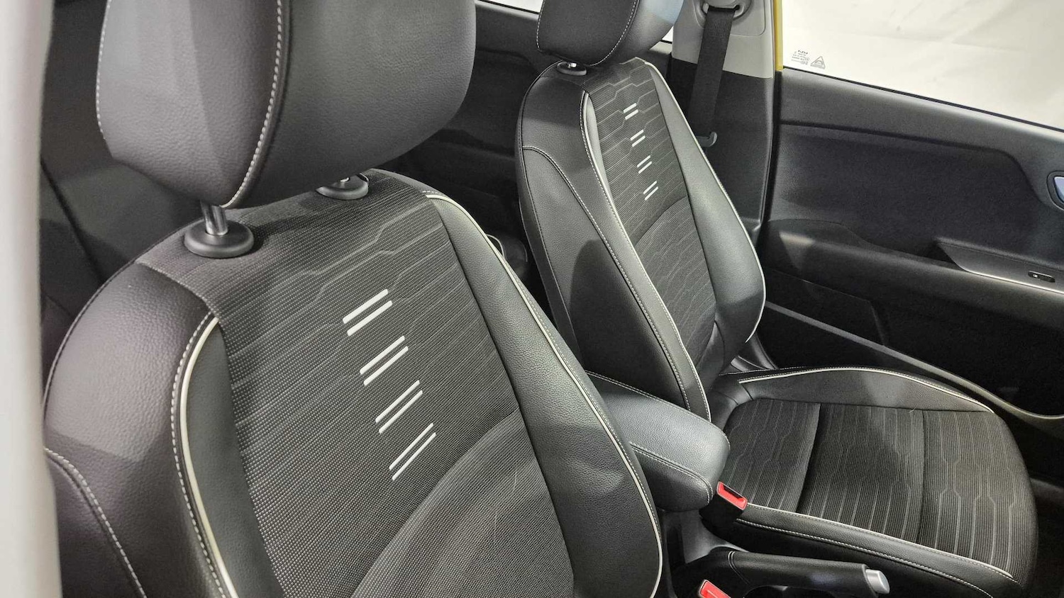 Used Kia Stonic 2023 for sale - 77099592: Photo 14